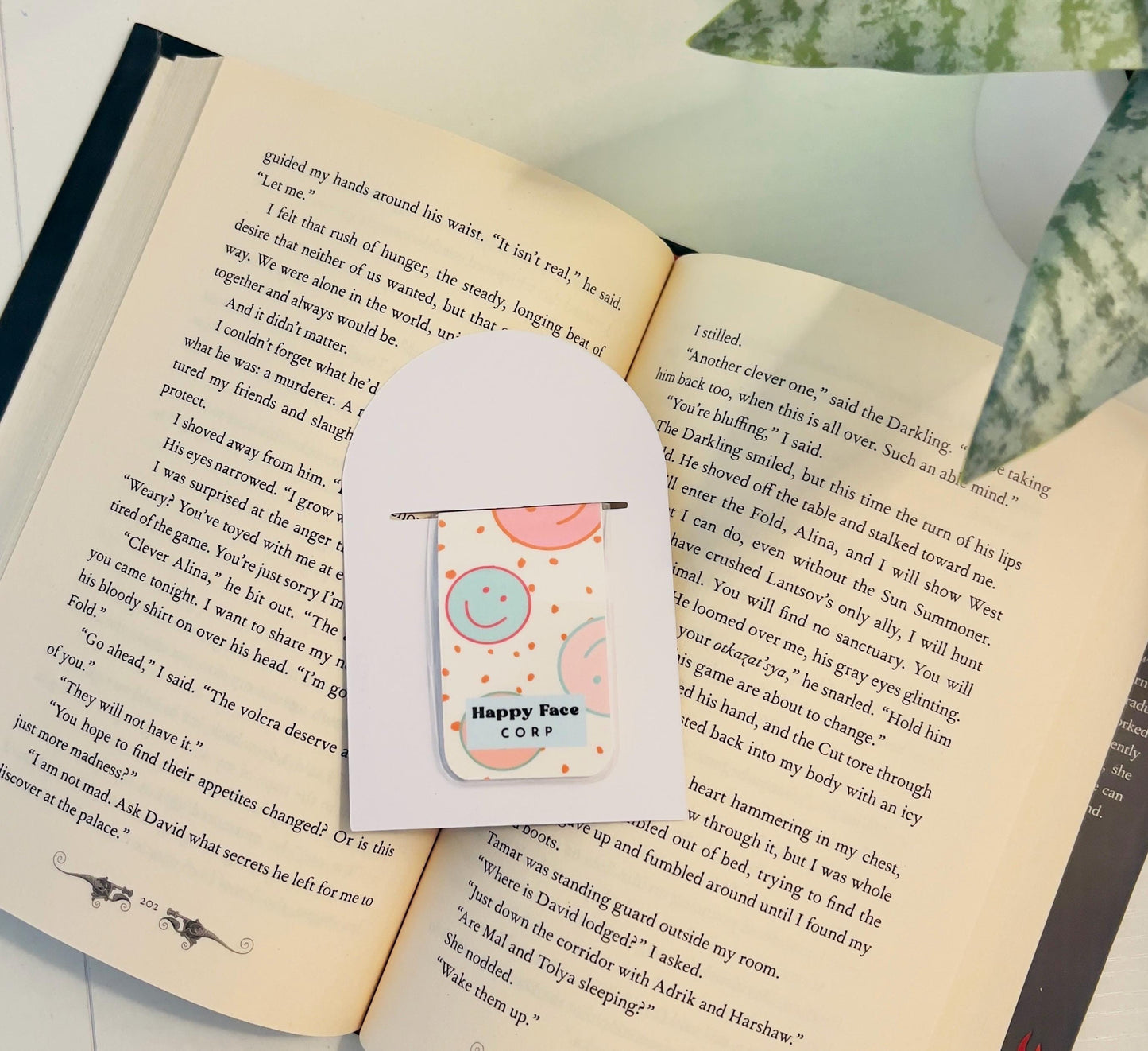 Retro Smiling Face Magnetic Bookmark