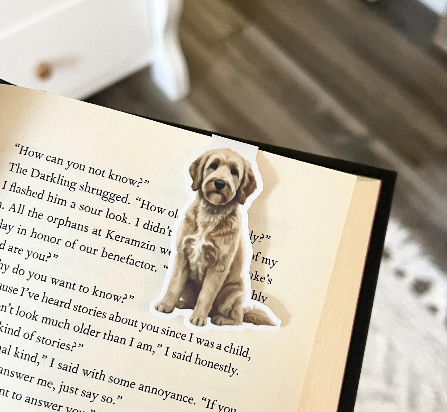 A magnetic bookmark of A semi realistic, cartoon style golden doodle dog